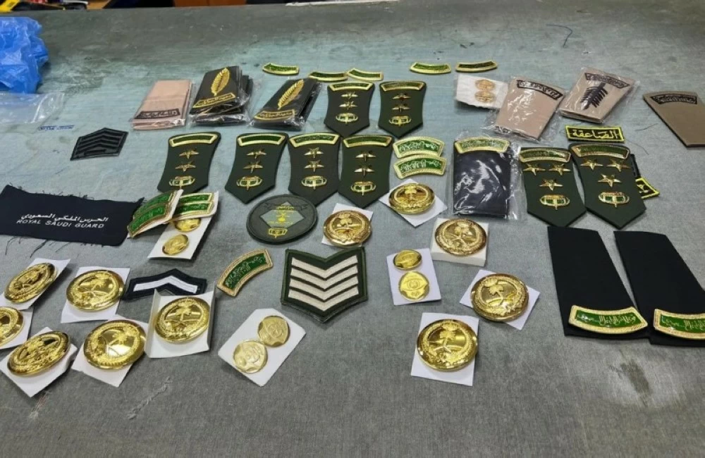 إغلاق محال بيع ملابس عسكرية مخالفة في الرياض