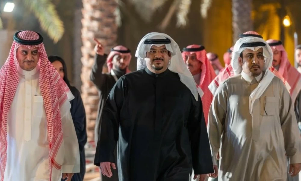 نائب أمير الرياض خلال تفقده موقع الاحتفاء بيوم التأسيس