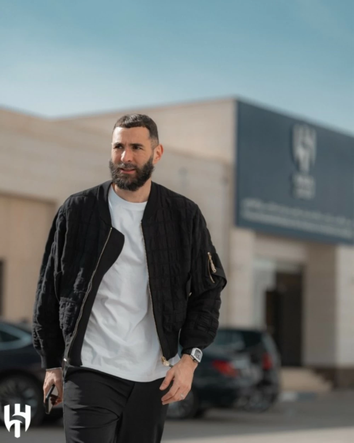 لماذا تمنع لوائح آسيا بنزيما من اللعب لناديين بنفس البطولة؟