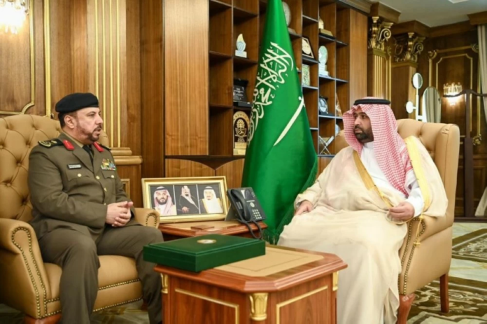 أمير جازان يتسلم تقرير شرطة المنطقة ويشيد بالجهود الأمنية