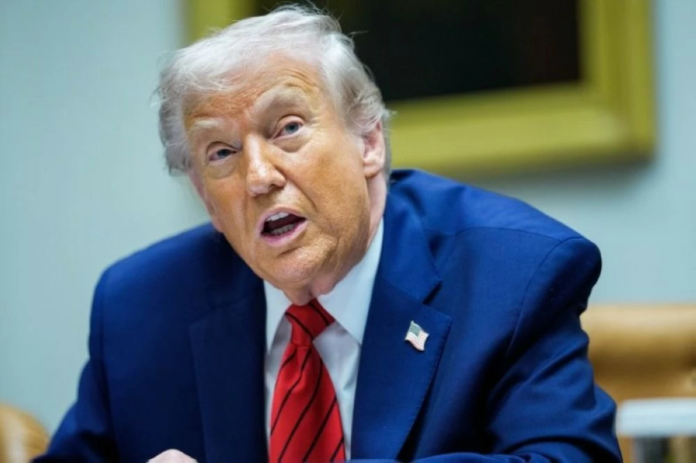 ترامب يلوح بتغيير النظام في إيران ويصف مسؤوليها بالكلام بلا فعل