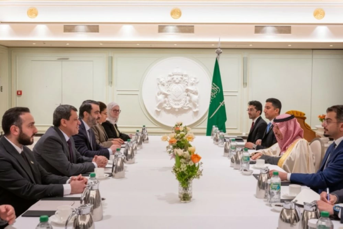 السعودية وسوريا تبحثان استقرار المنطقة ووحدة دمشق