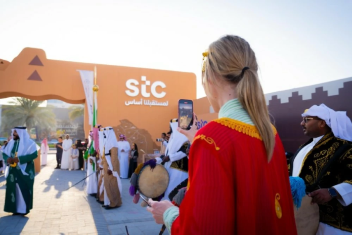 stc تحتفي بيوم التأسيس بفعاليات تراثية وهدايا فاخرة