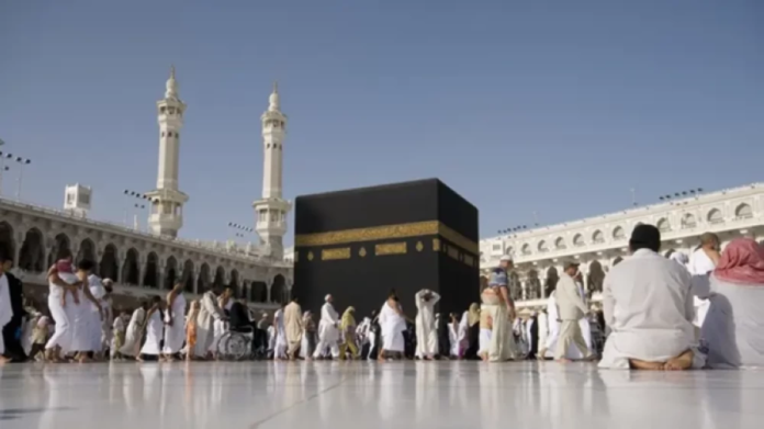 الحج والعمرة توقف شركتين: حماية حقوق المعتمرين أولوية