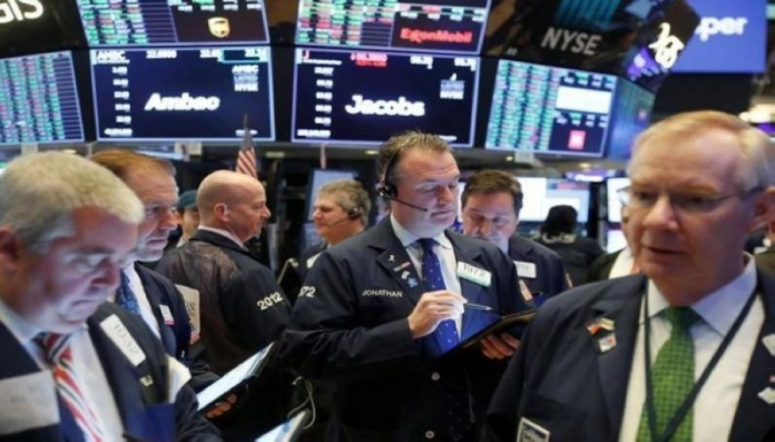 وول ستريت: الذكاء الاصطناعي والسياسة النقدية يثيران تقلبات حادة