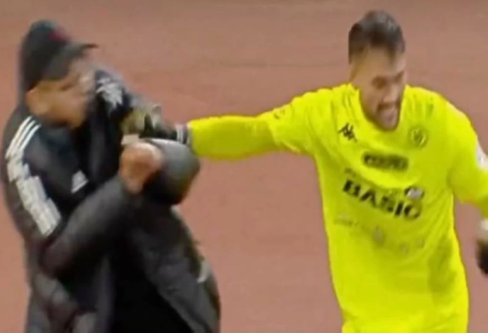 حارس الخلود كوزاني يعتذر لحامل الكرات بعد حادثة الدفع