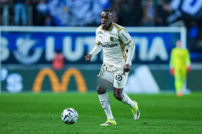 سعود عبد الحميد يتألق مع لانس: أداء تاريخي يقود الفريق لصدارة الدوري الفرنسي