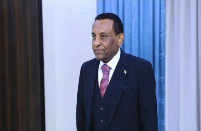 السودان: رئيس الوزراء يحذر من حرب وجودية ويطرح مبادرة سلام دولية