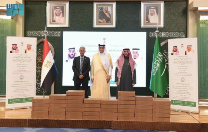 السعودية تسلم 10 أطنان تمور فاخرة لمصر في رمضان