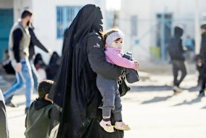 سوريا: إجلاء مخيم الهول لعائلات داعش إلى حلب