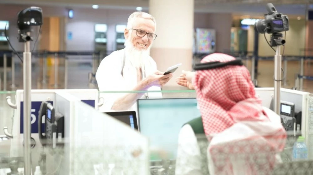 استقبال المعتمرين في مطار جدة