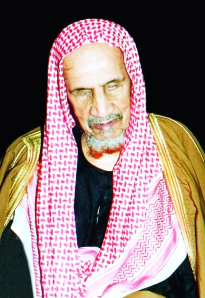 بن باز: العطر لا يفطر، البخور بحذر، والسواك سنة للصائم