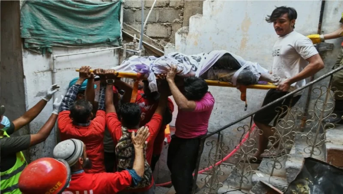 مأساة كراتشي: 16 قتيلاً في انفجار غاز يهز باكستان