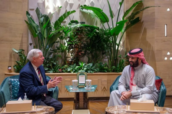 ولي العهد يلتقي السيناتور غراهام لبحث الشراكة السعودية الأمريكية
