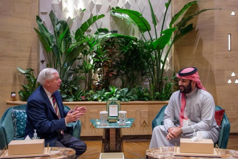 ولي العهد الأمير محمد بن سلمان يلتقي السيناتور ليندسي غراهام
