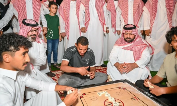 أمير جازان يزور سوق الأولين الرمضاني لدعم التراث ورؤية 2030