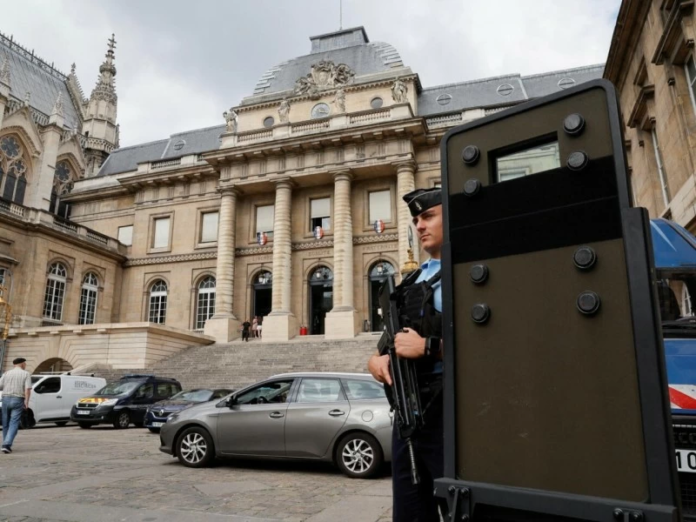 فرنسا توقف مراهقين خططا لهجوم إرهابي على أماكن عامة