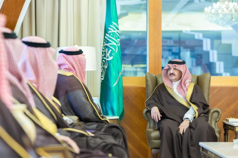 أمير المنطقة الشرقية يستقبل مدير STC بالإقليم الشرقي