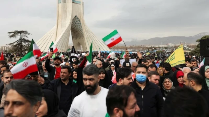 تصعيد أمريكي إيراني: طهران تنفي اتفاق مؤقت وترمب يهدد