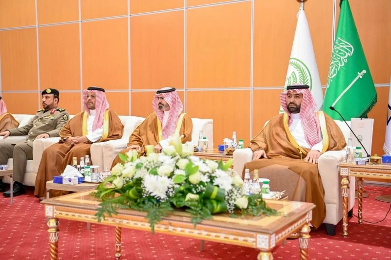 أمير جازان ونائبه في إفطار غرفة جازان