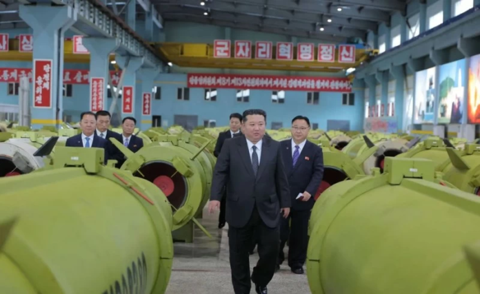 كيم جونغ أون يعلن توسيع الترسانة النووية لكوريا الشمالية