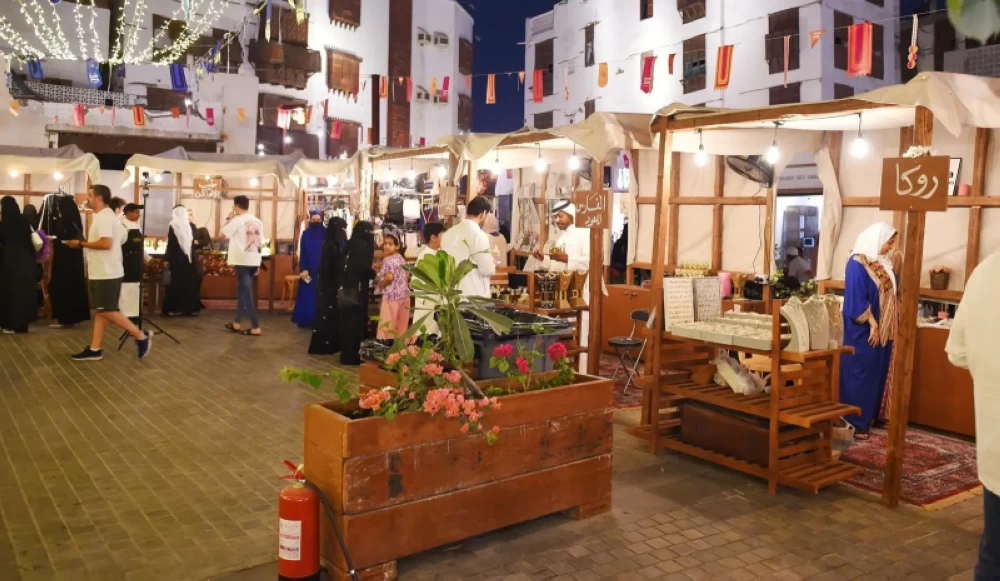 مشاهير السوشيال ميديا في بسطات جدة