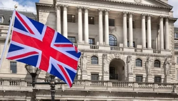 بريطانيا تسحب دبلوماسييها من طهران وسط مخاوف تصعيد عسكري