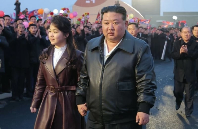 صور ابنة كيم جونغ أون بالسلاح تثير التكهنات حول خلافة والدها