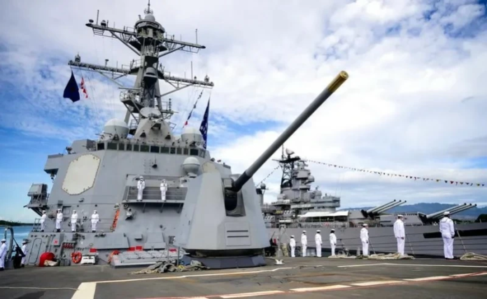 هجوم أمريكي إسرائيلي على إيران: تفاصيل الحشد البحري وضرب طهران