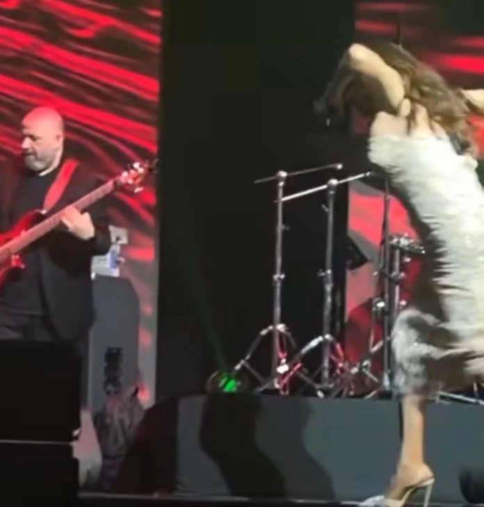 إليسا تتعثر في حفل أبوظبي وتكشف عن جولتها العالمية