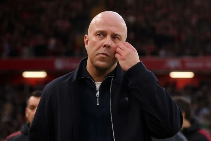 آرني سلوت يحدد أولويات ليفربول ويستبعد المنافسة على الدوري