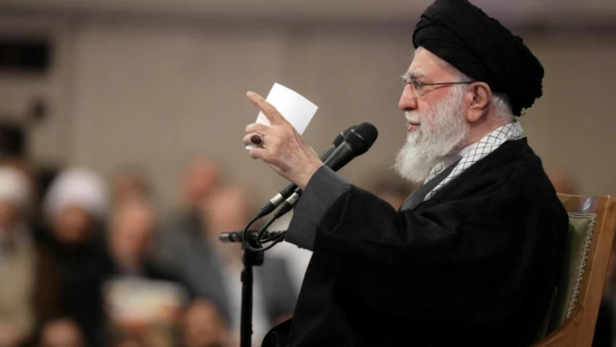 اغتيال خامنئي: مجلس قيادة مؤقت يدير إيران وتداعيات كبرى