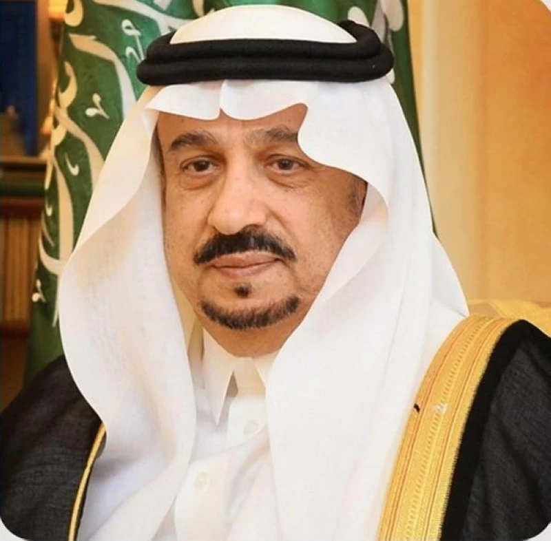 أمير الرياض ونائبه يتابعان استضافة العالقين الخليجيين