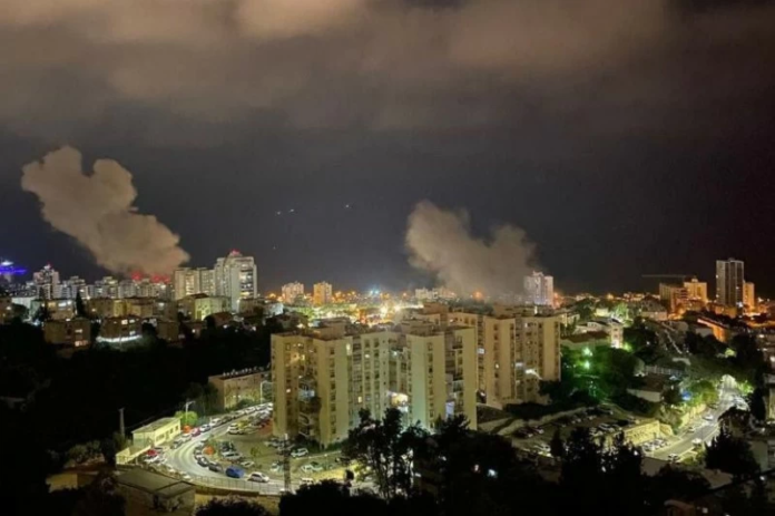 حزب الله يقصف حيفا ثأراً لخامنئي وإسرائيل تهاجم الضاحية