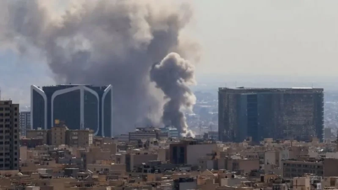 الحرب على إيران: قصف أمريكي إسرائيلي ورد صاروخي على تل أبيب