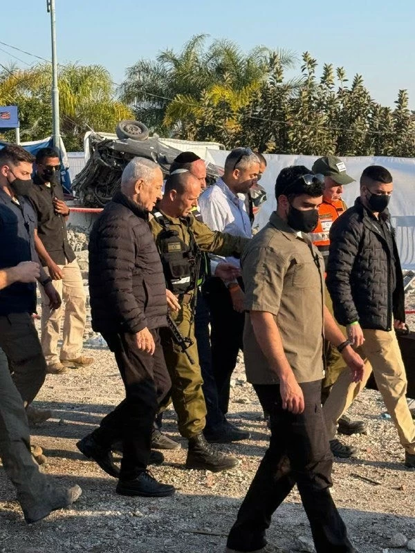 نتنياهو يتفقد بيت شيمش ويتوعد إيران بإنهاء التهديد الوجودي