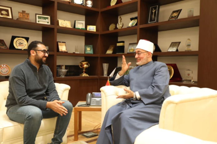 مفتي مصر لـ«عكاظ»: الفتوى والذكاء الاصطناعي وتجديد الخطاب الديني