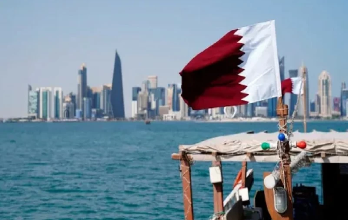 قطر والبحرين تتصديان لهجمات صاروخية ومسيرات إيرانية وسط استنفار