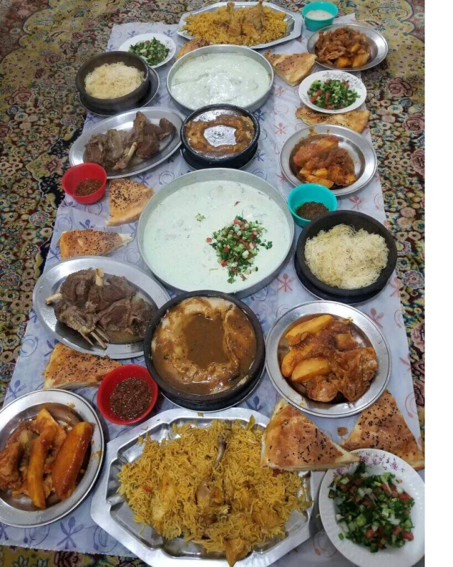 المائدة اليمنية في رمضان: أشهر الأكلات الشعبية وعادات الريف والمدينة