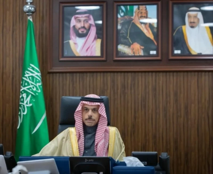 وزير الخارجية يبحث الهجمات الإيرانية مع الاتحاد الأوروبي