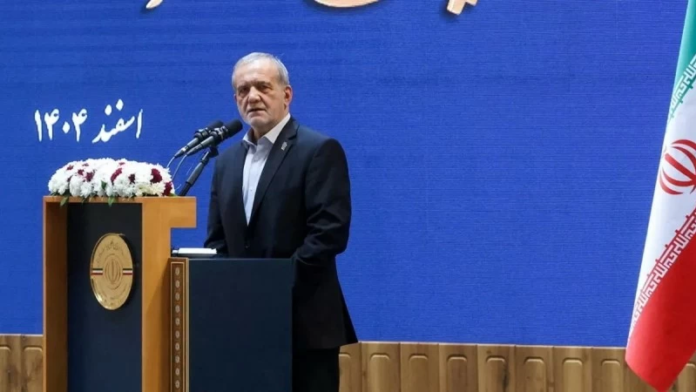 بزشكيان يعتذر لدول الخليج وسط هجمات صاروخية إيرانية مكثفة