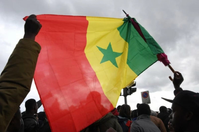 السنغال تغلق 19 هيئة حكومية لمواجهة أزمة الديون المتفاقمة