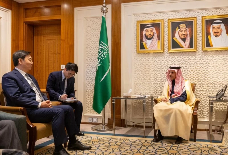 وزير الخارجية يستقبل المبعوث الصيني