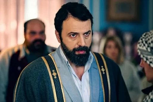 تيم حسن يقترب من تجسيد رفيق الحريري في عمل درامي جديد