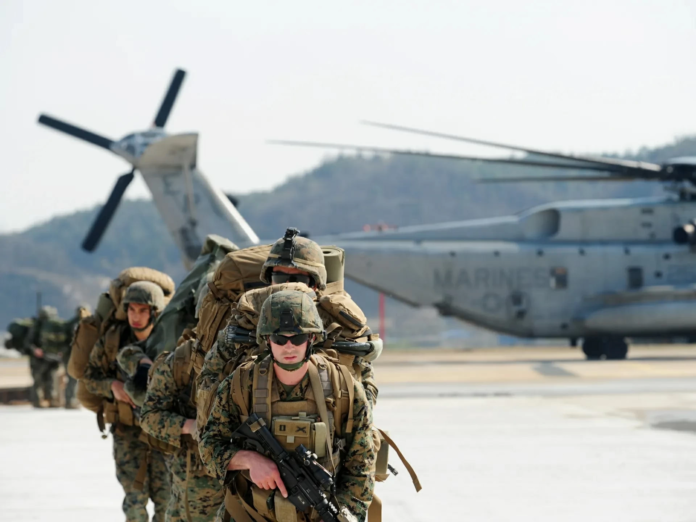 تحركات المارينز في مضيق هرمز: سيناريوهات المواجهة مع إيران