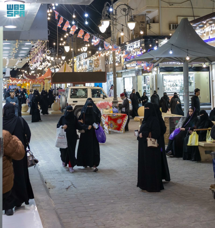 كيف تعيد الأجواء الرمضانية إحياء الأسواق الشعبية والتراثية؟