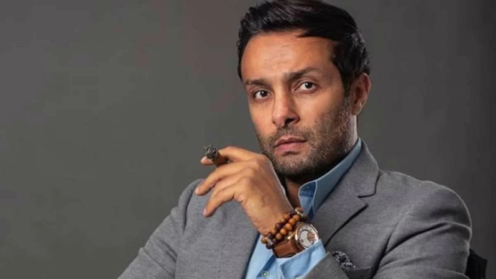 تفاصيل سخرية وائل عبد العزيز من حكم حبسه بتهمة السب