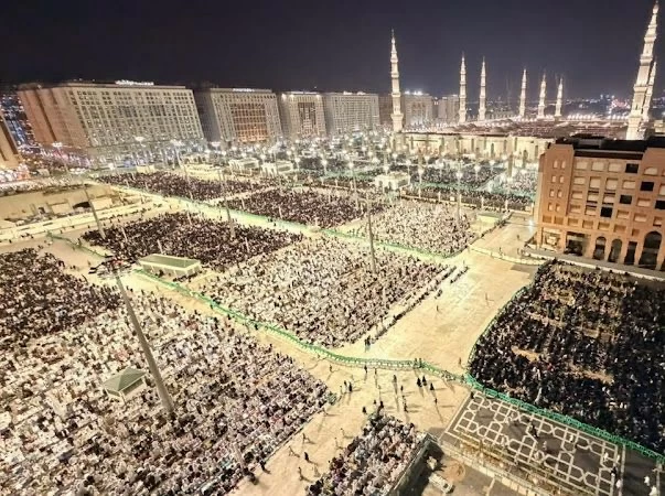 أجواء روحانية آمنة في ليلة ختم القرآن بالمسجد الحرام