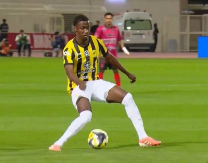 تفاصيل إصابة دومبيا بالرباط الصليبي وموعد الجراحة