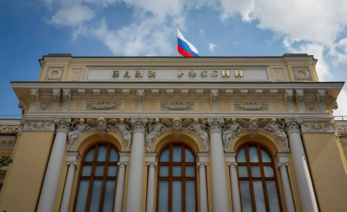 المركزي الروسي يخفض سعر صرف الروبل أمام العملات الرئيسية